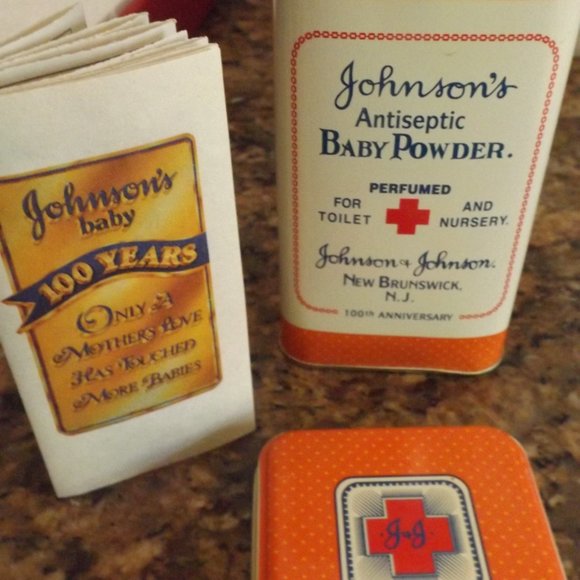 Johnson and Johnsons Baby Powder collectible tin with paperwork - Picture 4 of 4